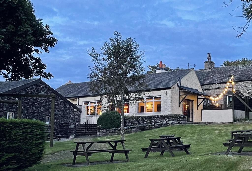 Cross Keys Inn Tebay  Esterno foto